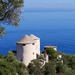 Lovely Traditionnal House With Sea View