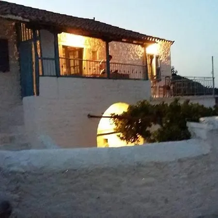 Nyaraló Lovely Traditionnal House With Sea View Tirósz