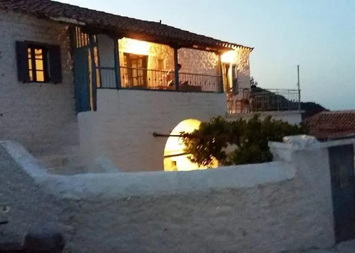 Nyaraló Lovely Traditionnal House With Sea View Tirósz
