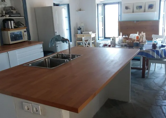 Lovely Traditionnal House With Sea View Nyaraló